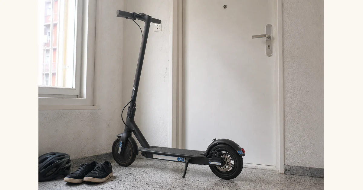 Reflektor-Sticker fürs Xiaomi M365: Sichtbarkeit für 9,99 Euro, Hero-Bild zum Magazinbeitrag aus der Rubrik Alltag