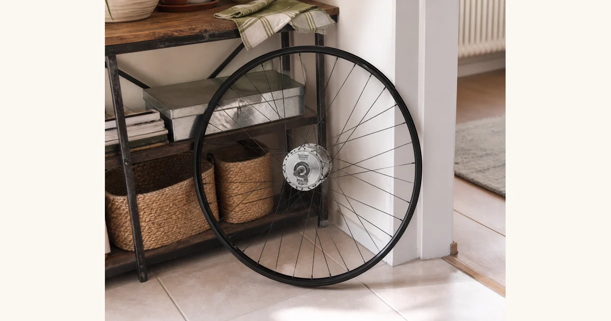 Sturmey Archer HDS12: Laufrad mit Dynamo und Trommelbremse, Hero-Bild zum Magazinbeitrag aus der Rubrik Alltag